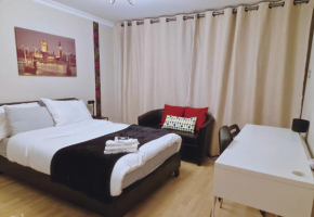Charming three bedroom by the Thames